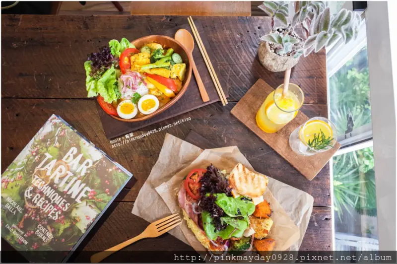 ✿台南✿ 新店大熱點！隱藏在小巷弄內的早午餐小店 滿滿的綠色植栽包圍 環境氛圍太美了大加分阿 ➜ 裏葉