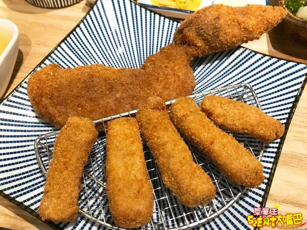 乍牛炸牛排專賣菜單價位大公開！自己牛排自己煎～外酥內嫩不油膩的創意牛排~招牌菜黑安格斯牛排、牛立方、戰斧豬排。