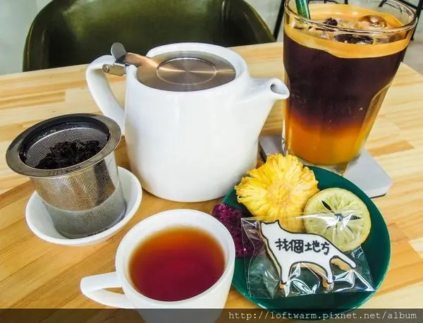 桃園中壢放空的城市咖啡館推薦 找個地方cafe 喝杯咖啡 也可來一壺溫暖的台灣紅烏龍茶讀本書 鄰近中原大學中原夜市(菜單價位參考)...