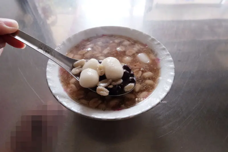台中烏日│烏日市場豆花圓仔湯-夏天豆花.冬天湯圓.烏日銅板美食甜湯.烏日警分局斜對面 - 藍色起士的美食主義