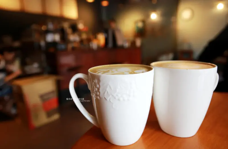 台中西屯│好轉手烘咖啡-外帶式咖啡吧.內有座位.不限時間.沒有低消 - 藍色起士的美食主義