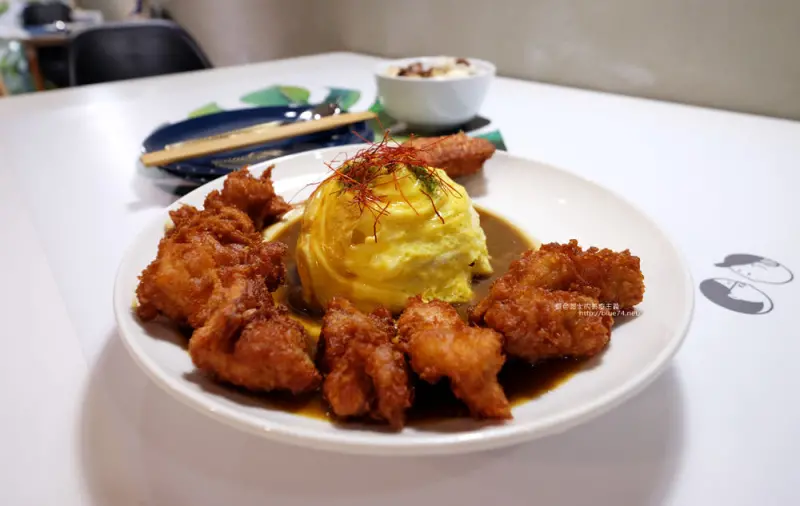 台中北區│渼金日食doru-天津商圈美食.小美和小金的咖哩.可愛店狗二筒.旁邊就有收費停車場 - 藍色起士的美食主義