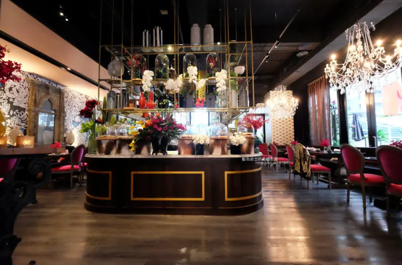 台中西屯│WOO Taiwan台中米平方店-華麗宮廷浪漫視覺系超好拍美店.來自清邁正宗泰式料理.台中第一家分店在米平方商場 - 藍色起士的美食主義