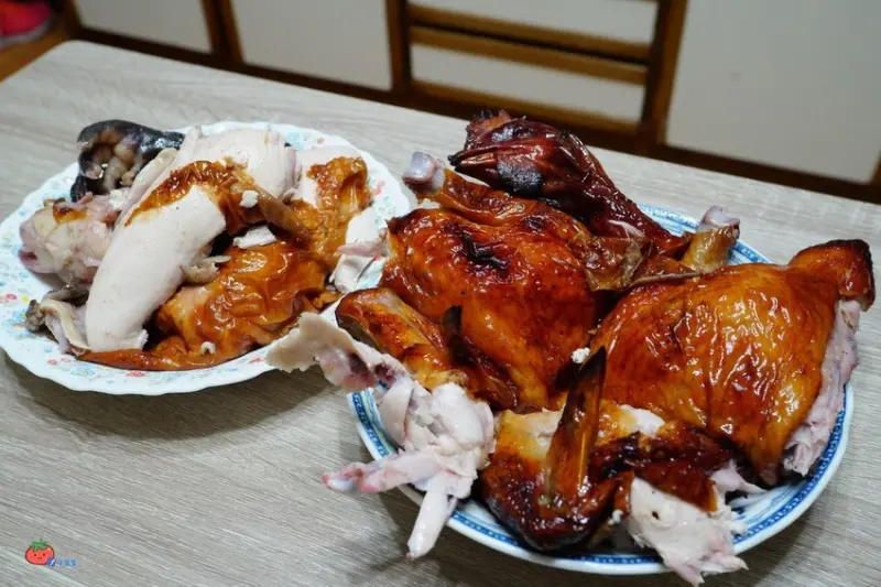 【新莊烤雞推薦】2公斤狂重～碳火直烤放山雞！超香超多汁～家之香脆皮烤鴨，手扒雞/甕仔雞