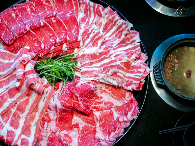 【台北美食】暴龍級肉食者天堂｜肉多多火鍋｜真材實料的精緻肉品吃好、吃滿！/大直/台北市/