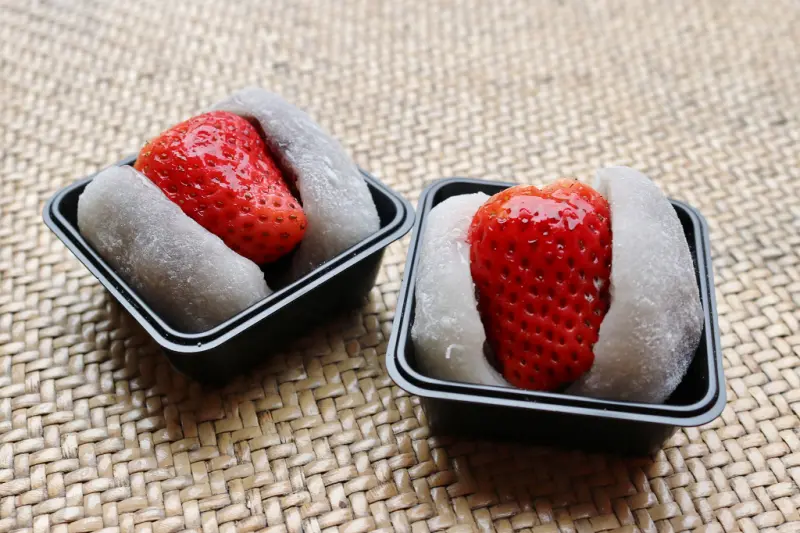 台北｜滋養豆餡舖 季節限定草莓大福 迪化街六十年老字號日式和菓子 - 奇奇一起玩樂趣