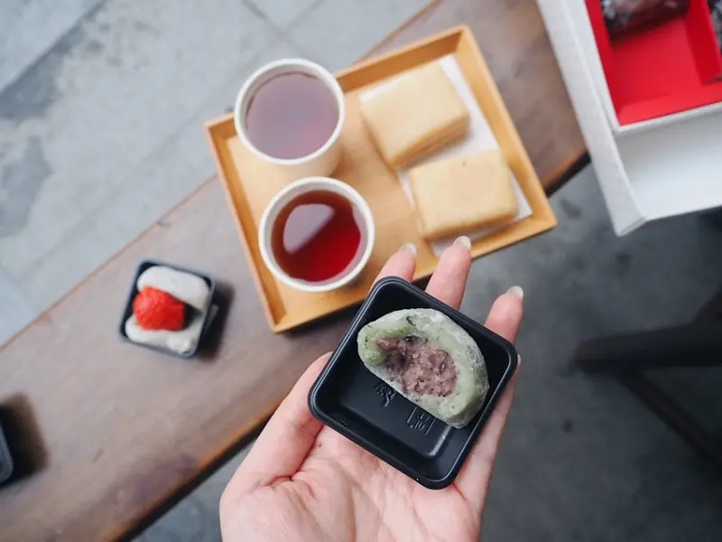 滋養製菓 台北グルメ情報 草莓大福倒數3天！限定的艾草麻糬新上市 小倉紅豆粒餡 伴手禮推薦 宅配美食 大稻埕 迪化街 精美禮盒