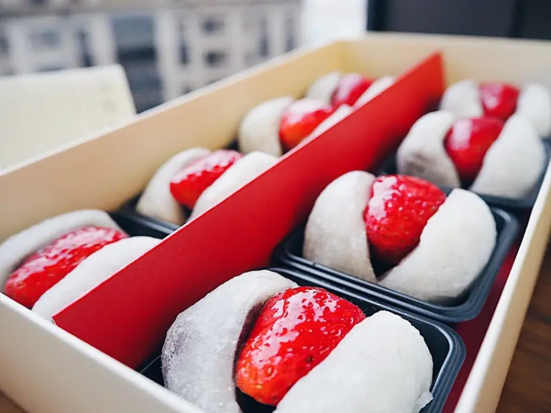 滋養製菓 冬季限定的三個月快閃 草莓大福 IG最紅和菓子 送禮大方 宅配美食 大稻埕 迪化街 精美禮盒