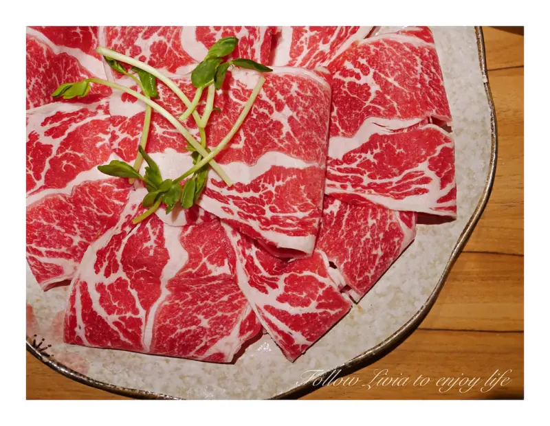 美食餐廳║桃園中壢區 柚 鍋物 中壢火鍋 夢幻玫瑰牛奶鍋 平價火鍋 ❤跟著Livia享受人生❤