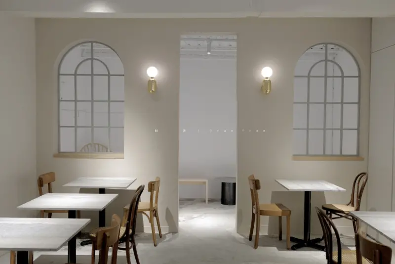 台北 初訪 True from，氣質留白空間，點一杯奶油美式簡單待著。小巨蛋站咖啡/松山區美食【男子的日常生活】