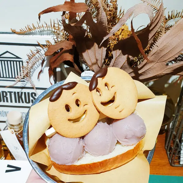 ♪台北小巨蛋。初訪true from♬ 中分哥餅乾。芋泥餐包。鳳梨雞肉三明治