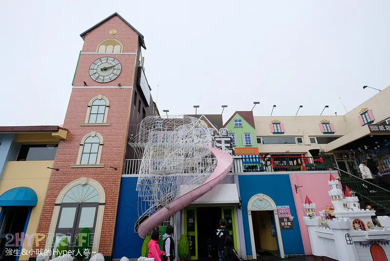 清境必玩景點，紙箱王清境店全新外觀和內裝讓人耳目一新！獨賣薑母鴨&燒酒雞餐點，還有趣味紙箱小火車可搭乘～ @強生與小吠的Hyper人蔘~