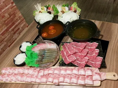 揹黑鍋精緻鍋物-新莊丹鳳站巷弄內精緻火鍋  現在還可加價購超長盤肉品  霸氣十足(附菜單)              