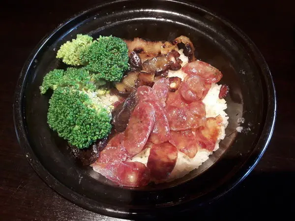 一中街平價美味香港煲仔飯~港點