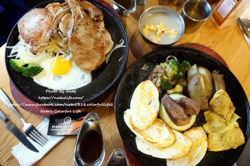 【美食♔台南新營區牛排】19號倉庫鐵板牛排(新營店)。單點、雙拼讓人吃超飽～還有隱藏版菜單和浮誇的戰斧牛哦
