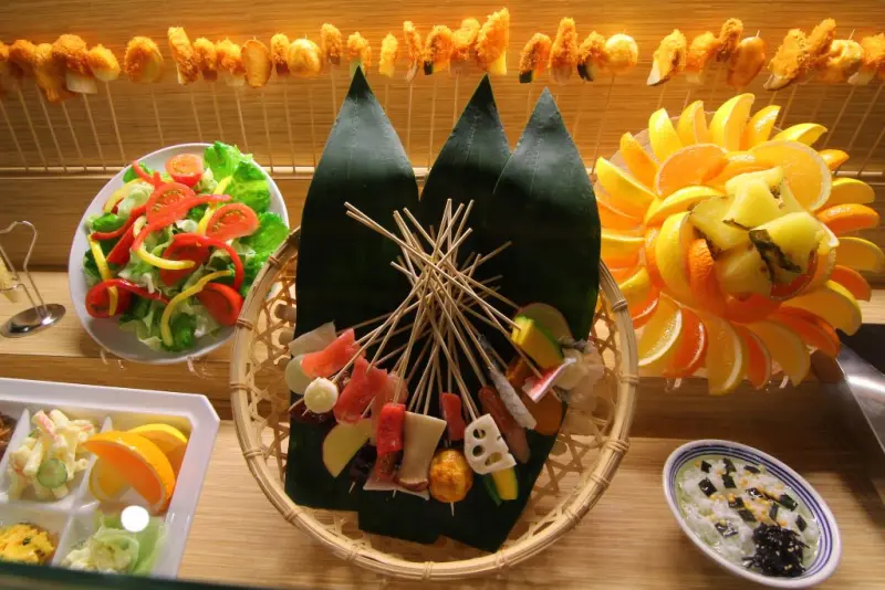 南港炸物吃到飽：日本串家物語進駐南港，30多種炸物無限供應~必吃炸蝦炸牛肉，日式熟食小菜草莓甜點(菜單.電話.訂位.網站.營業時間.價位.影片)