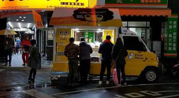 三重集美街碳烤吐司，弗列斯Fresh House三重區行動餐車，週六才會出現的行動早午餐果汁吧