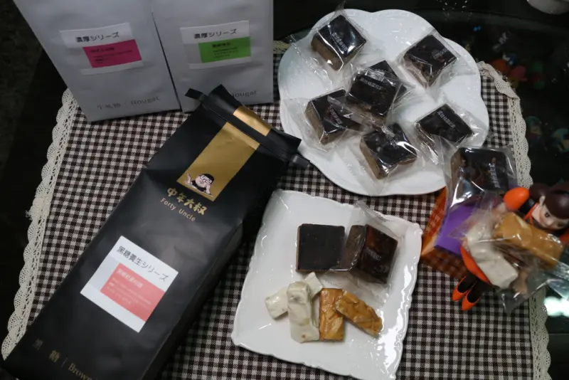 宅配美食-中年大叔牛軋糖、太妃糖與黑糖飲 過年嘴饞的好朋友