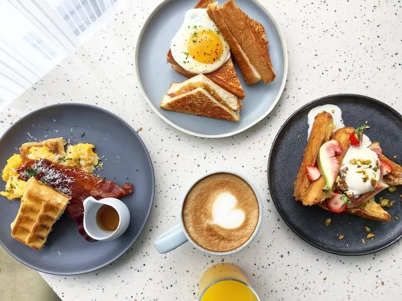 【台北｜西門站】ACME Breakfast CLUB＿西門町早午餐後起之秀＿純白窗簾搭著夢幻早餐愜意又悠閒