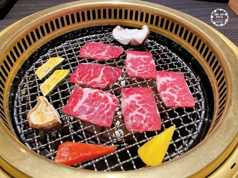 Nikuniku肉肉燒肉五權西路店，台中南屯區餐廳，桌邊代烤專人服務，超值雙人套餐，狗狗免費吃肉肉 - Cyndi loves享食天堂