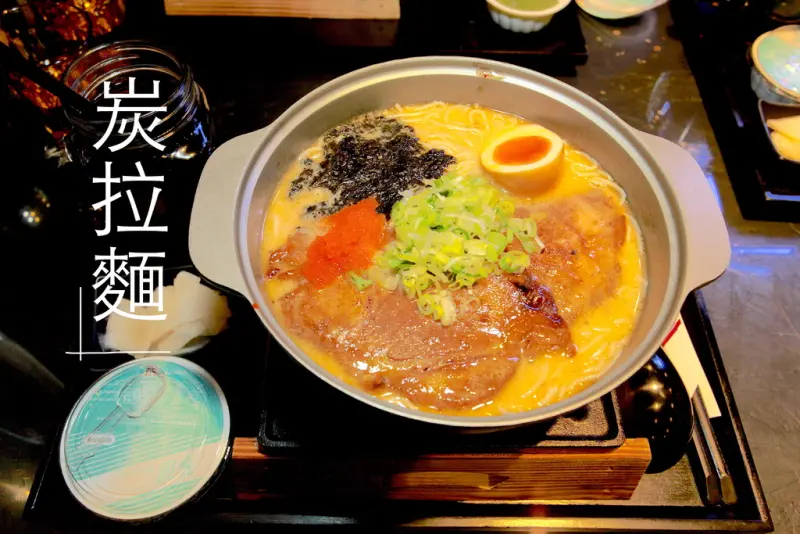 吃。台南｜永康區。新店報到，獨特的裝潢及用餐方式「炭拉麵台南-永康店」。