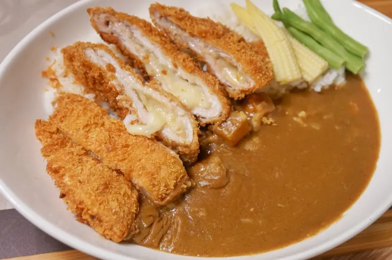 [高雄巨蛋美食]初曉江戶天麩羅-銷魂起司炸豬排咖哩飯x不能錯過的日式抹茶甜點 - 美食好芃友