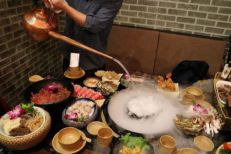 台北｜蔡記隆府 龍頭寺老灶火鍋 正宗重慶麻辣火鍋推薦 - 奇奇一起玩樂趣