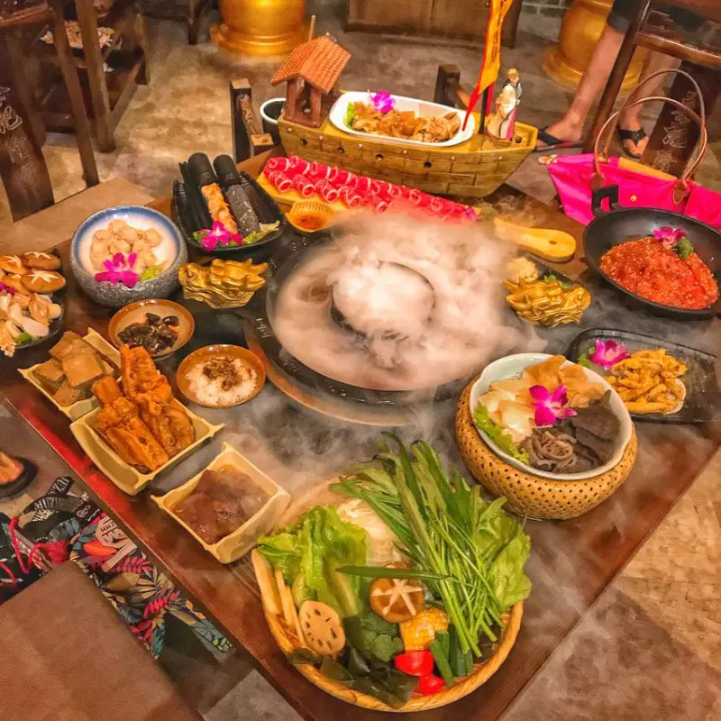 台北 麻辣火鍋 蔡記隆府 龍頭寺老灶火鍋 | 道地浮誇重慶火鍋 四人套餐 份量豐富 食材驚豔