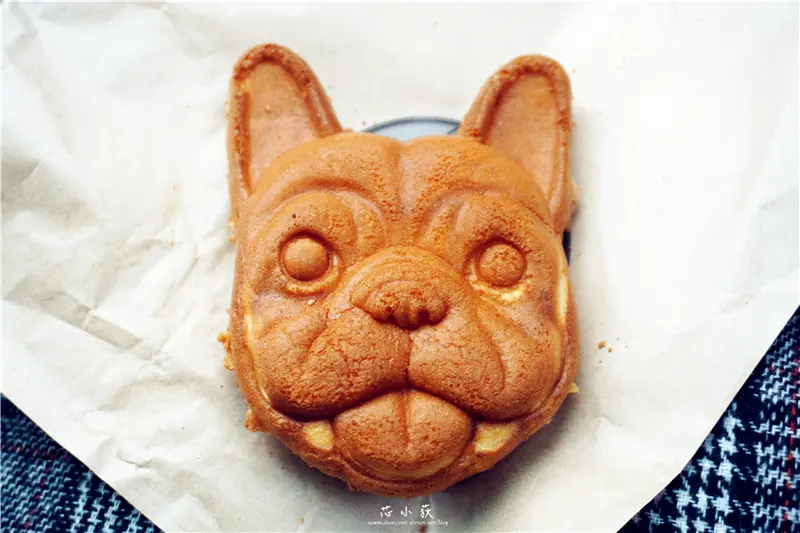 犬首燒 台中店。台南超人氣法鬥雞蛋糕進軍台中啦，超卡哇伊的法國鬥牛犬造型雞蛋糕，紅豆、花生、卡士達、抹茶麻糬，萌萌的溶化你的心!