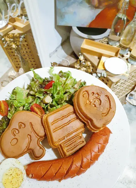 ♪中山站。House go in 走進屋子裡♬ 史努比鬆餅/酪梨鮮蝦熱壓吐司/草莓覆盆子戚風              