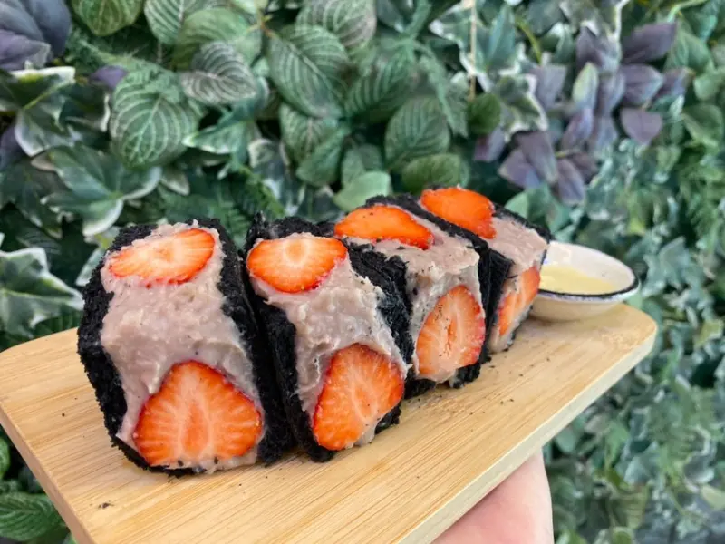 台中西屯｜芋頭控站出來！手做芋泥美食-魚吃土三文治，芋泥草莓土司&滿滿的芋泥夾蛋餅