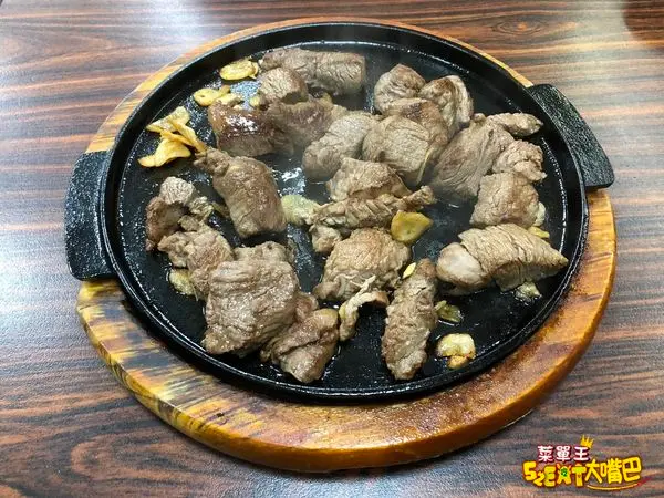 【一流海鮮美食菜單價位大公開】在地人推薦尚青的海鮮都在這～台中東興路必吃美食小吃餐廳推薦！招牌菜火焰牛、金沙中卷。