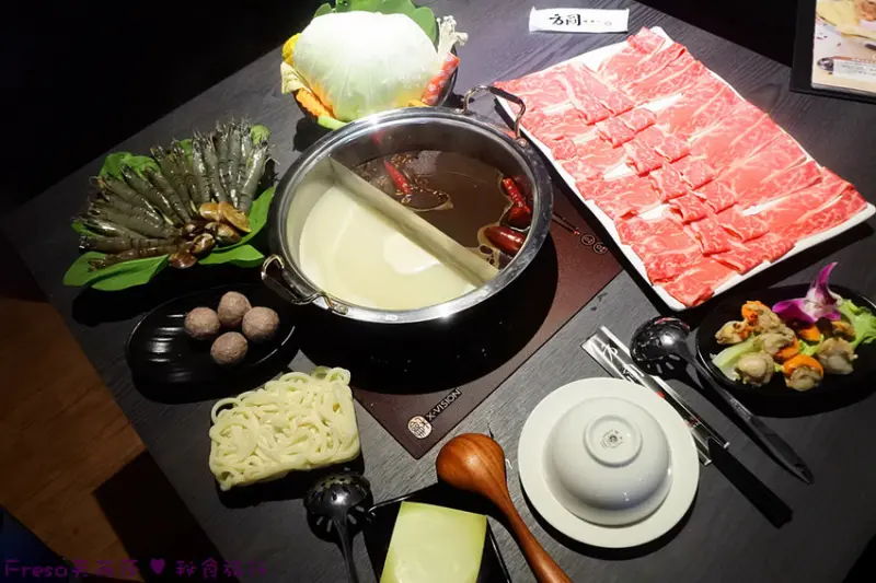 台南東區【方圓涮涮鍋-崇明店】來自北部連鎖火鍋店.鮮甜16尾草蝦套餐.比臉還大牛小排／文化中心／德安百貨 - Fresa芙芮莎♥莎旅憶食
