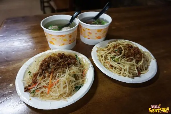 【上楓麵店菜單價位大公開】在地傳承30年老店～台中大雅必吃美食小吃餐廳推薦！招牌菜炒麵、綜合湯、炒米粉。