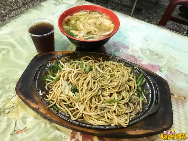 【正濟素食鐵板麵菜單價位大公開】超美味俗閣大碗ㄟ鐵板麵～北斗素蔬食必吃美食小吃餐廳推薦！招牌菜鐵板麵、鐵板飯、陽春麵。
