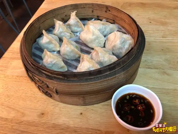 【北方素食麵館菜單價位大公開】手工刀削麵的好味道～台中南屯向心路必吃美食小吃餐廳推薦！招牌菜蒸餃、九層塔餡餅、刀削麵。