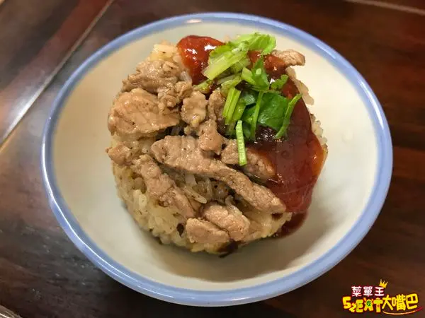 【資豐油飯菜單價位大公開】飄香超過50年麻油香氣足的油飯～台中美村路必吃美食小吃餐廳推薦！招牌菜油飯、肉燥飯。