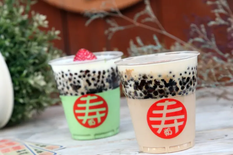 台南美食-芯芯要去【壽sweet奶茶專賣】~這杯奶最近很夯，但是它不是用喝的而是用吃的珍酪奶