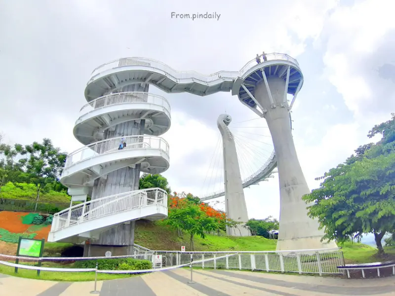 【高雄景點】高雄崗山・崗山之眼／以音樂為設計概念的天空廊道，有如雲端漫步般將高雄美景盡收眼底