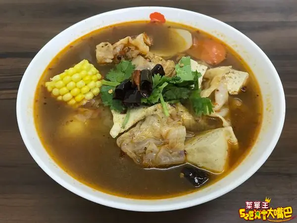 【小莉素食菜單價位大公開】台中唯一道地四川素食料理！～台中必吃美食小吃餐廳推薦！招牌菜重慶麻辣燙、麻辣乾拌麵、餛飩麵。