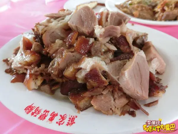 【熊家豬腳菜單價位大公開】皮Q肉嫩吃不到會懷念的萬巒豬腳～屏東必吃美食小吃餐廳推薦！招牌菜萬巒豬腳、客家小炒、高麗菜封。