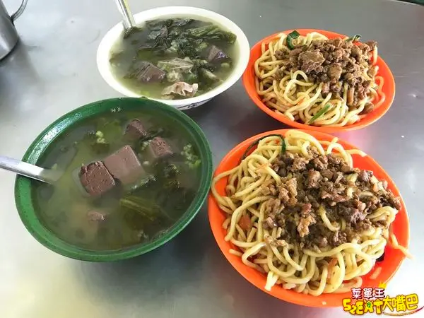 台中西屯美食炒麵早餐》梁嫂炒麵菜單價位大公開！台中人激推料多實在的傳統早餐~台中水湳市場必吃美食小吃餐廳推薦。