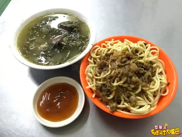 【梁嫂炒麵菜單價位大公開】水湳市場旁超人氣古早味早午餐～台中必吃美食小吃餐廳推薦！招牌菜麻辣巧籠包、鯛魚巧籠包、起司牛肉餡餅。