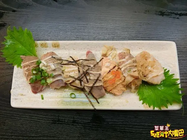 【浤騰生魚片菜單價位大公開】絕對不能錯過的新鮮生魚片～屏東必吃美食小吃餐廳推薦！招牌菜綜合生魚片拼盤。