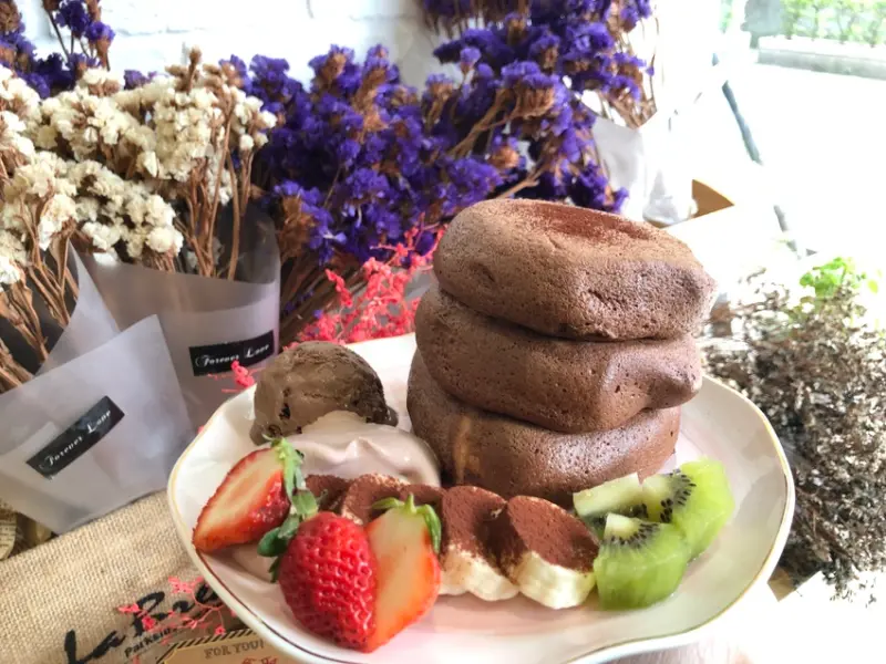 桃園市桃園區．甜點｜Nuageクラウド雲朵鬆餅｜入口即化的超綿密舒芙蕾～鄰近桃園車站的下午茶甜點首選！