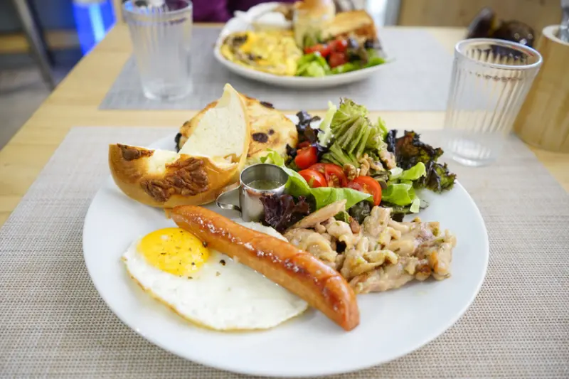 台南｜鳥魚 自製麵包早午餐、生乳酪蛋糕 甜點午茶推薦！ - 奇奇一起玩樂趣