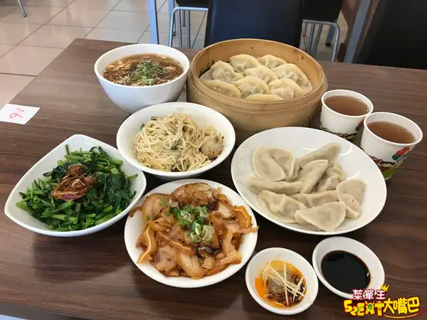 【林記蒸餃菜單價位大公開】薄皮Juicy 的美味滋味～台中必吃美食小吃餐廳推薦！招牌菜蒸餃、招牌乾麵、酸辣湯。