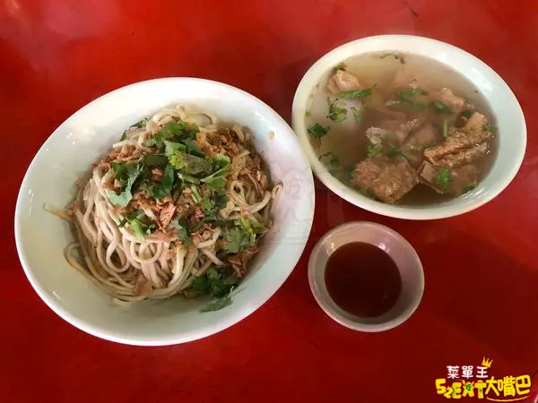 【員林廟口素食菜單價位大公開】每日新鮮現炸的豆皮素食麵～彰化必吃美食小吃餐廳推薦！招牌菜乾麵、綜合湯。