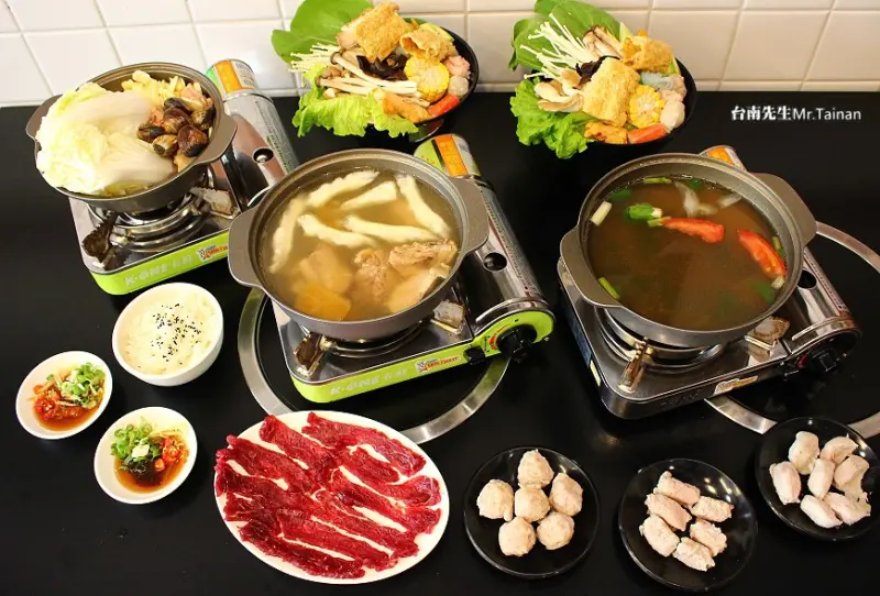 台南溫體牛肉火鍋／每日限量當天現宰溫體牛肉／個人鍋份量一個人也能輕鬆吃／鳳梨苦瓜雞新品上市／胡椒白菜雞老饕必點