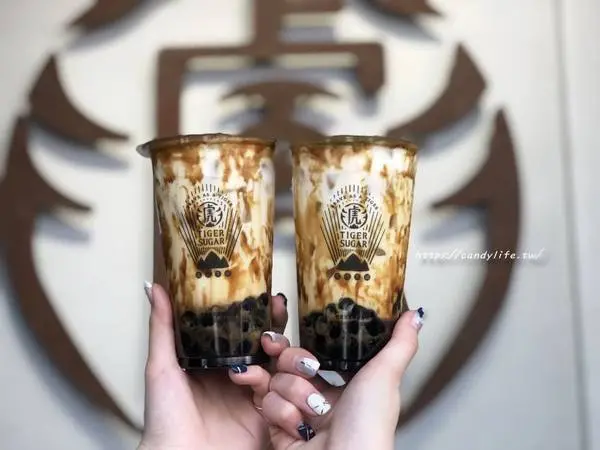 台中美食│Tigersugar老虎堂 逢甲店〃IG紅翻天的老虎堂在逢甲開分店啦!!還有逢甲店限定口味，混珠黑糖鮮奶新上市!!        
      